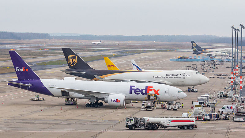Fedex,_Boeing_777F,_N856FD_and_UPS,_Boeing_747-400F,_N574UP,_Cologne_Bonn_Airport-7172